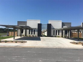 2011 Stardust Ln, Unit 4 in Edinburg, TX - Building Photo