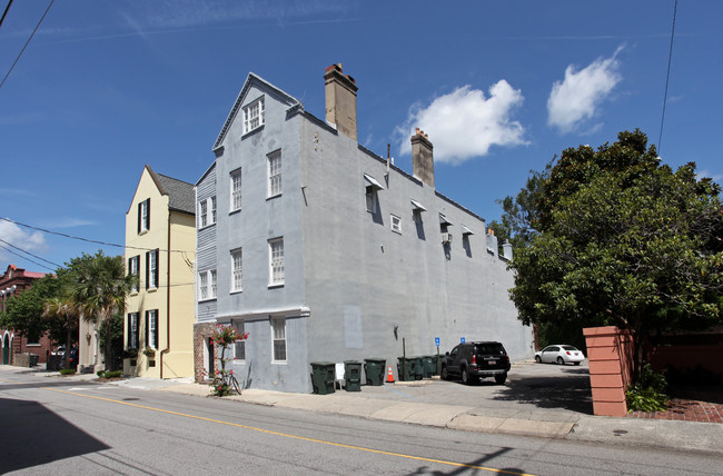 42 Wentworth St in Charleston, SC - Building Photo - Building Photo