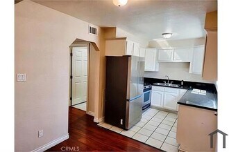 12916 Bloomfield Ave in Norwalk, CA - Foto de edificio - Building Photo