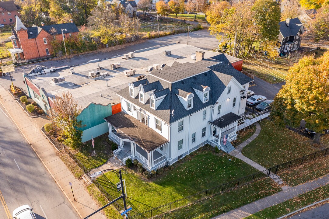 614 W Main St in Rochester, NY - Building Photo