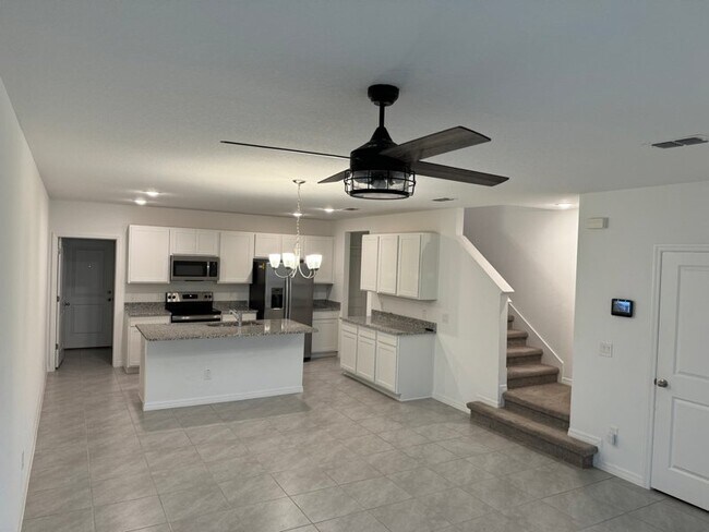 648 Belgrove St in Debary, FL - Foto de edificio - Building Photo