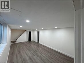 18 Cyprus Dr in Kitchener, ON - Building Photo - Building Photo