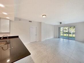 312 Bay Colony Dr N in Juno Beach, FL - Building Photo - Building Photo
