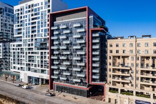 Reve in Toronto, ON - Building Photo