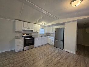 1133 Pickett Rd in Jacksonville, NC - Building Photo - Building Photo