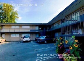 11758 Greenwood Ave N in Seattle, WA - Building Photo
