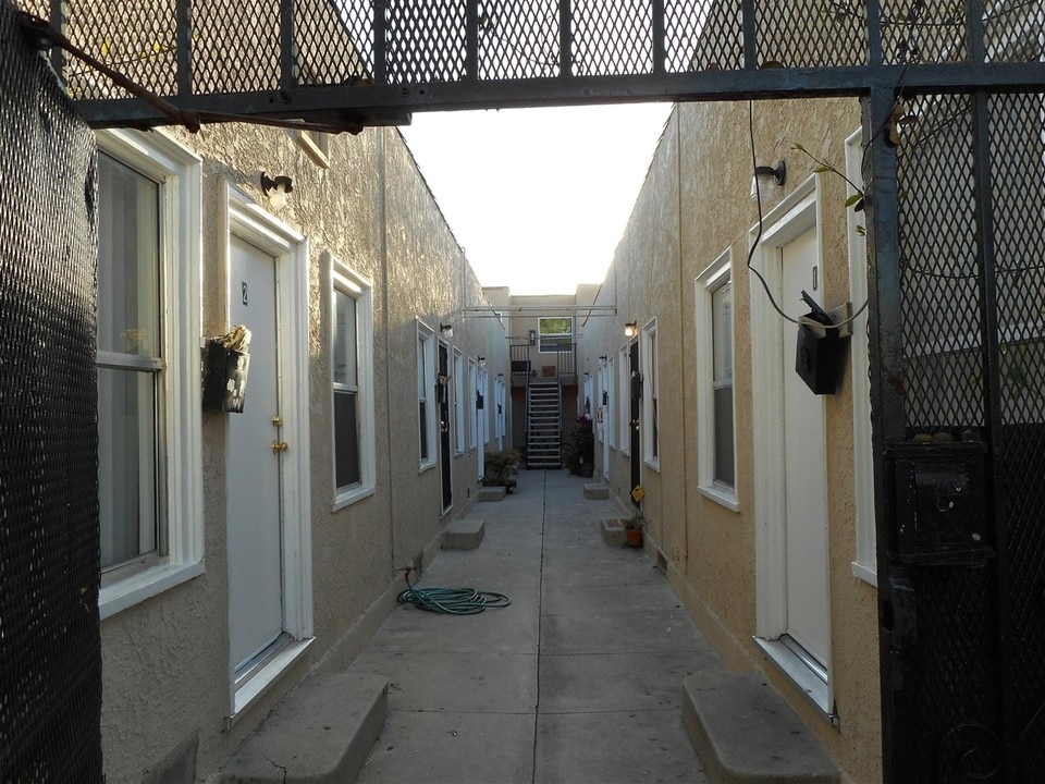 1464 Gaviota Ave in Long Beach, CA - Building Photo