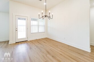 1020 Autumn Royal Ave in Lowell, AR - Foto de edificio - Building Photo