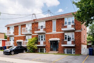 45 Labrie Av in Laval, QC - Building Photo