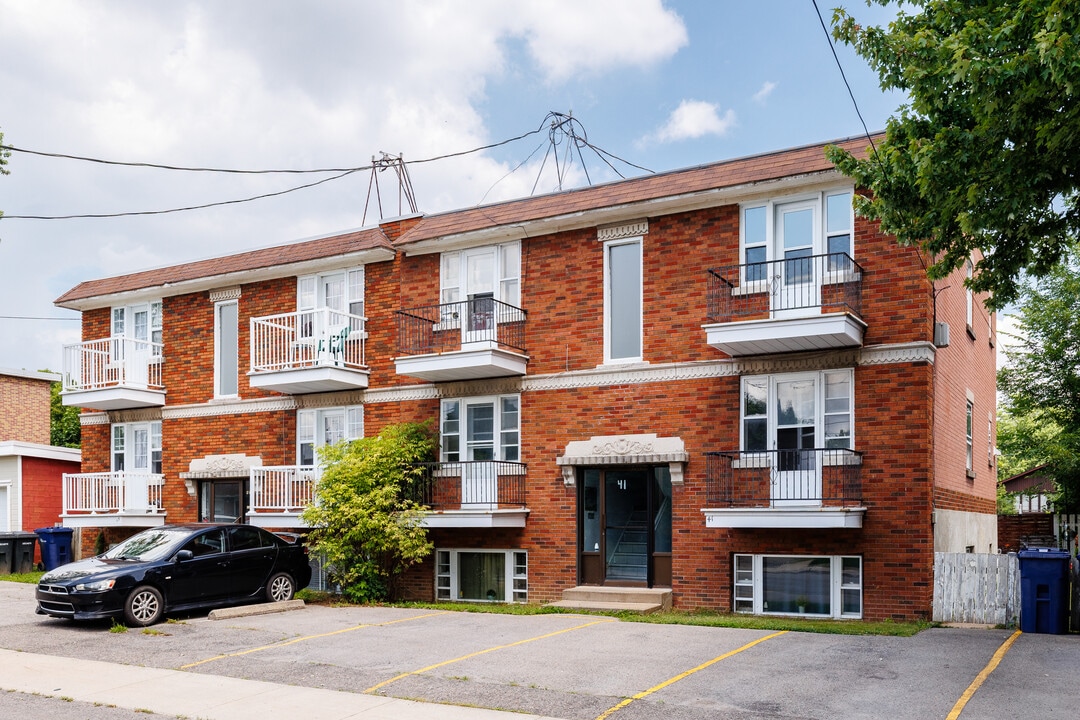 45 Labrie Av in Laval, QC - Building Photo