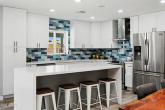 8312 E MacKenzie Dr in Scottsdale, AZ - Building Photo - Building Photo