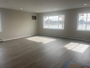 6204 Hillmeyer Rd in Queens, NY - Building Photo - Building Photo