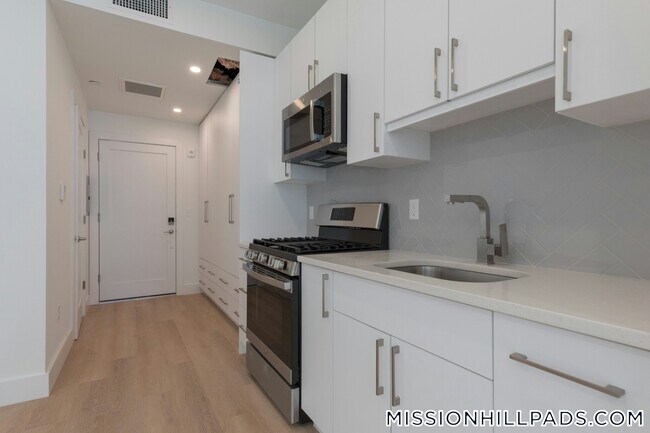 1127 Harrison Ave in Boston, MA - Building Photo - Building Photo