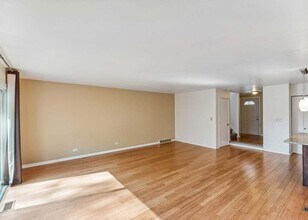 527 Winston Ln in Deerfield, IL - Building Photo - Building Photo
