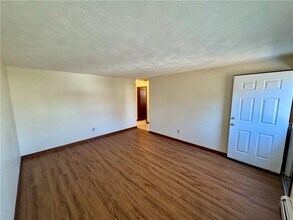 135 Rounds Ave in East Providence, RI - Building Photo - Building Photo