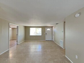 2833 Linwood Dr in Sarasota, FL - Building Photo - Building Photo