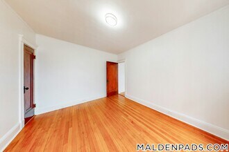 170 Maple St, Unit 207 in Malden, MA - Foto de edificio - Building Photo