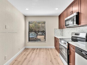 1193 NW 98th Terrace in Pembroke Pines, FL - Building Photo - Building Photo