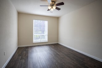 Turtle Creek in Houston, TX - Building Photo - Interior Photo