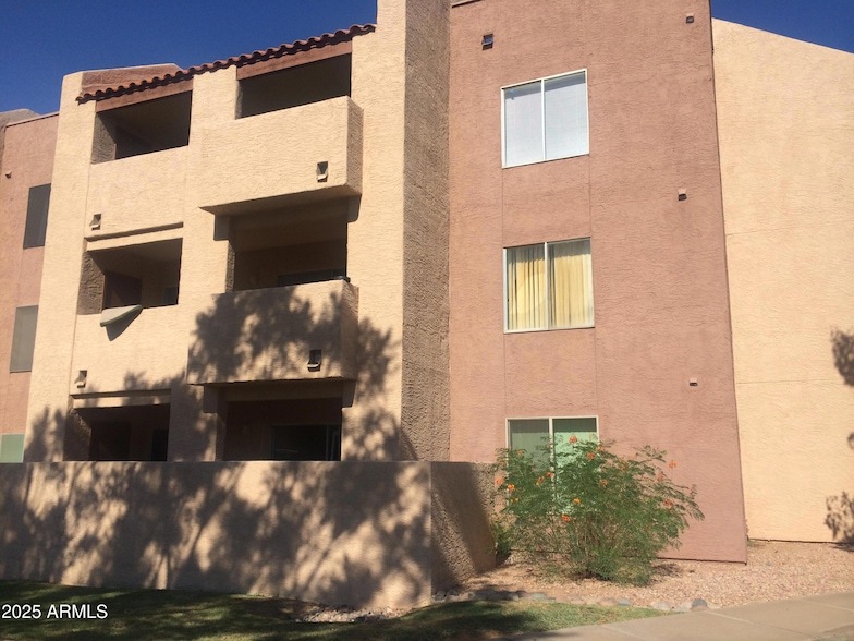 540 N May, Unit APT 1095 in Mesa, AZ - Building Photo