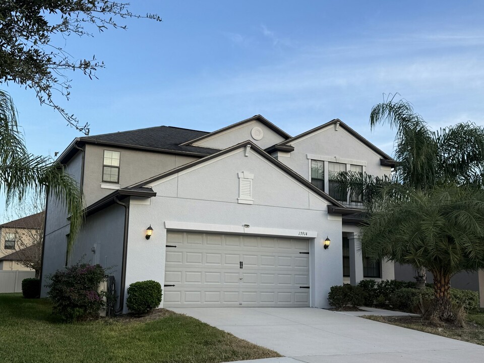 13914 Snowy Plover Ln in Riverview, FL - Building Photo