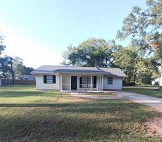 105 Lumberton Dr in Lumberton, TX - Building Photo