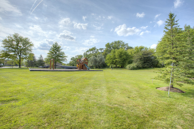 Woodridge Apartments in Livonia, MI - Building Photo - Building Photo