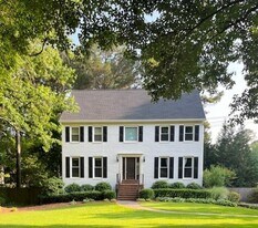 5080 Cricket Ct SW in Lilburn, GA - Building Photo