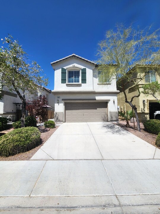 10641 S Blue Larkspur Ct in Las Vegas, NV - Foto de edificio