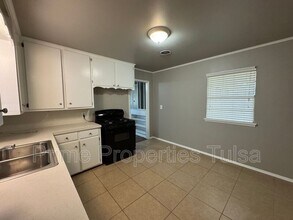 7463 E 29th St in Tulsa, OK - Foto de edificio - Building Photo