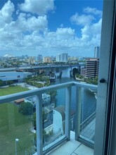 185 SW 7th St, Unit 1500 in Miami, FL - Building Photo - Building Photo