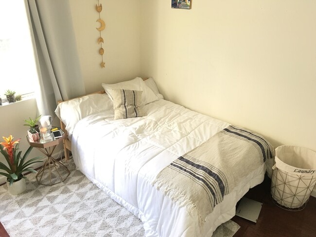 property at 927 W College St