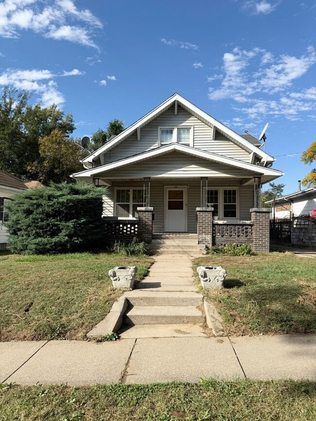 property at 707 S Fairmount St