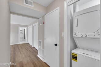 33 Diane Dr in Tinton Falls, NJ - Building Photo - Building Photo
