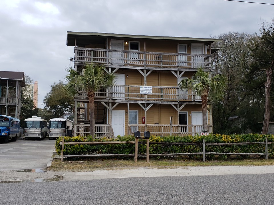 213-215 S 1st Ave in North Myrtle Beach, SC - Building Photo