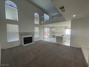 8711 W Knollmist Dr in Las Vegas, NV - Building Photo - Building Photo