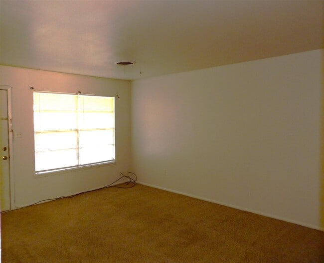 2313 NW 41st St in Lawton, OK - Building Photo - Building Photo