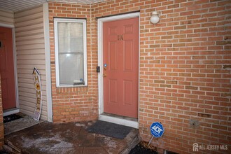 124 Adamecs Way in South Amboy, NJ - Building Photo - Building Photo
