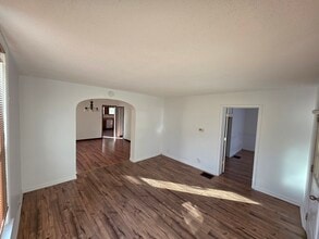 1020 S Locust St in Carlinville, IL - Building Photo - Building Photo