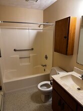 1917 Hartle Ave, Unit Hartle in Owatonna, MN - Building Photo - Building Photo