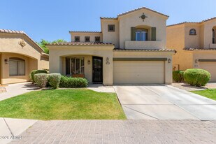 2043 W Periwinkle Way in Chandler, AZ - Building Photo