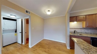 904 University Oaks Blvd, Unit 124 in College Station, TX - Building Photo - Building Photo