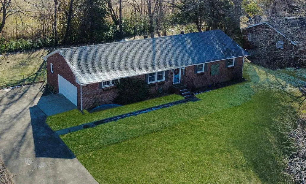 1701 Melrose Dr in Murray, KY - Building Photo