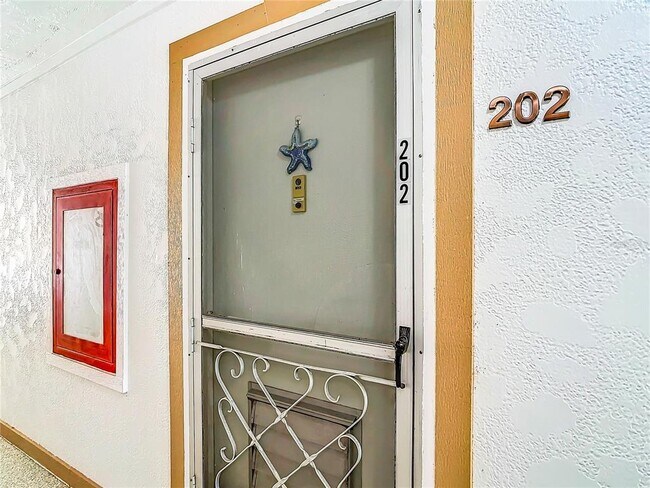 618 Bird Bay Dr S in Venice, FL - Building Photo - Building Photo
