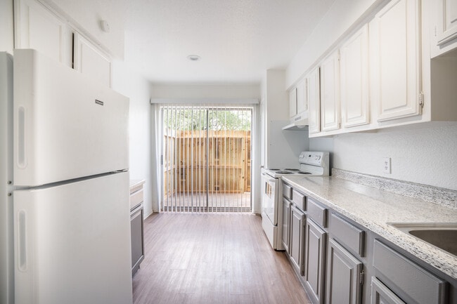 8751 Broadway in Houston, TX - Foto de edificio - Interior Photo