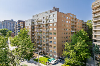 Hensall Ontario Northcrest Apartments in Montréal, QC - Building Photo - Building Photo