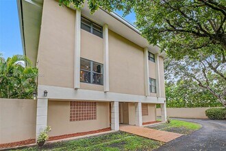 2000 Brickell Ave, Unit 2004 in Miami, FL - Foto de edificio - Building Photo