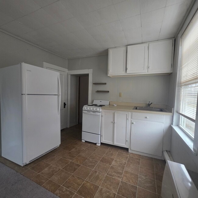 200 Main St in Claremont, NH - Building Photo - Building Photo