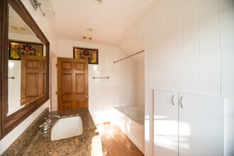 2556 N Kimball Ave, Unit 1 in Chicago, IL - Building Photo - Building Photo