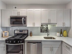Potomac Towers in Arlington, VA - Foto de edificio - Building Photo